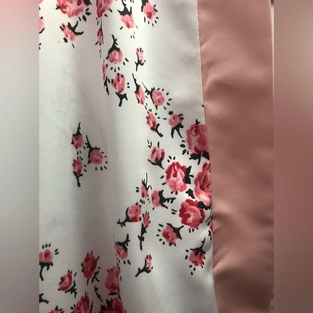 Morgan Lane pink and white floral robe - Picture 2 of 6